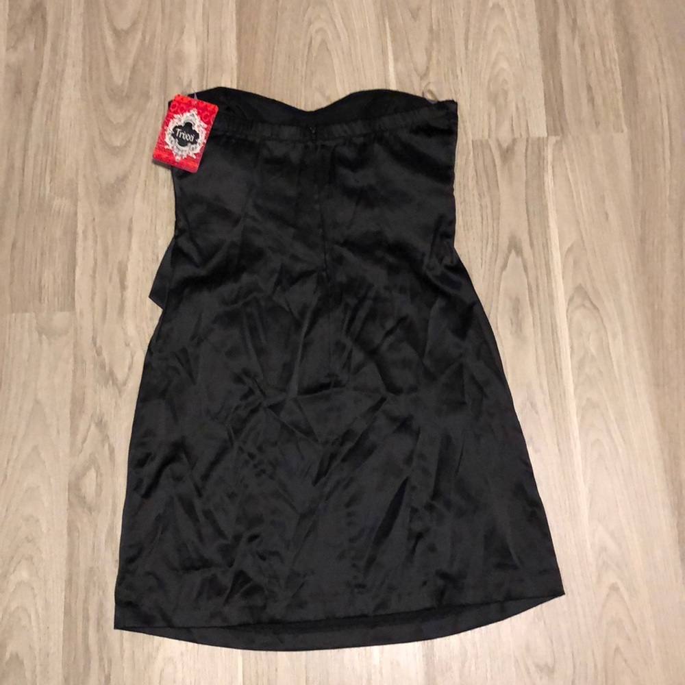 Black strapless dress with pockets! Size 7. - Picture 7 of 7